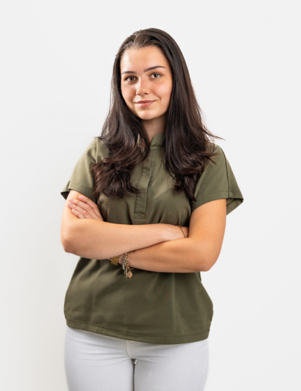 Nina HLAD